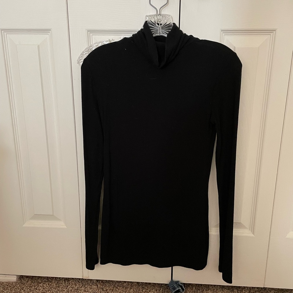 Small black turtle neck long sleeve